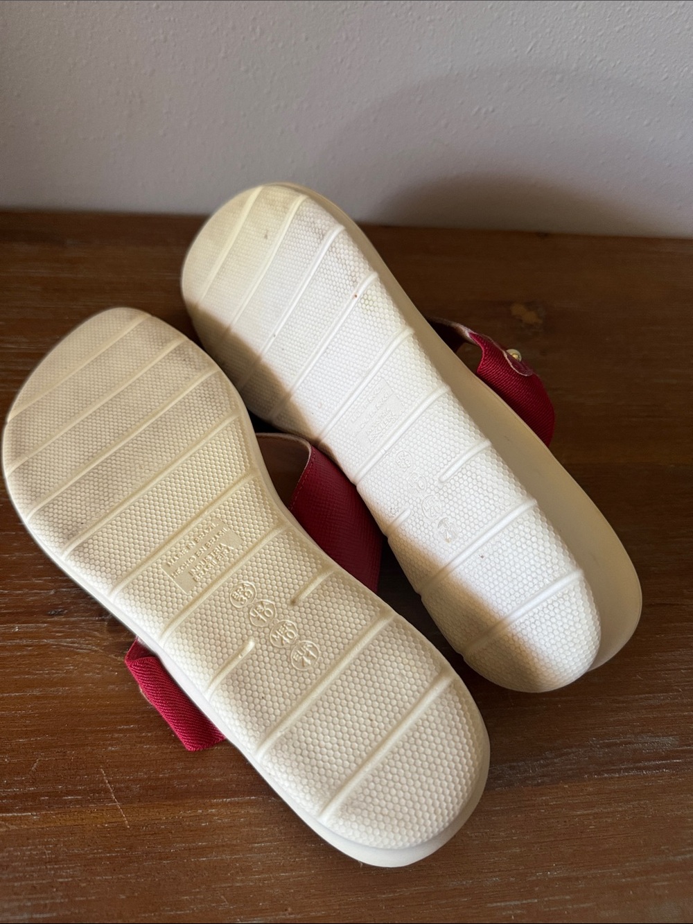 Malu Red Thong Sandals for Women - size 10 - Picture 4 of 6